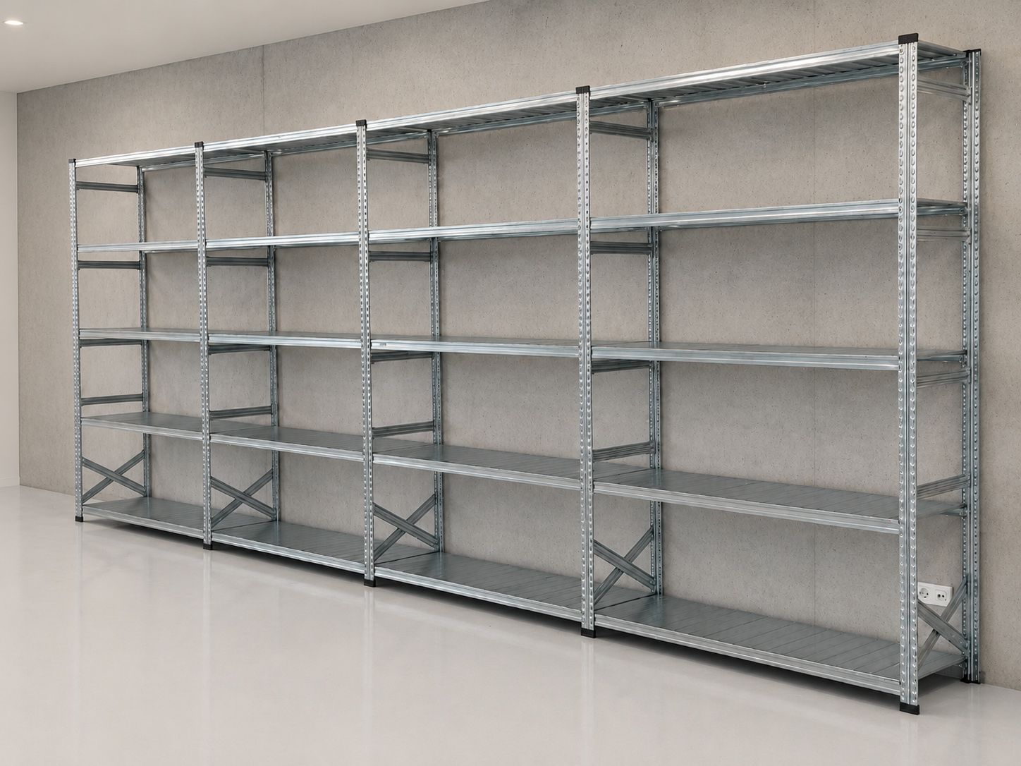 Metalen stellingkast langs een garagewand voor gereedschap en autospullen